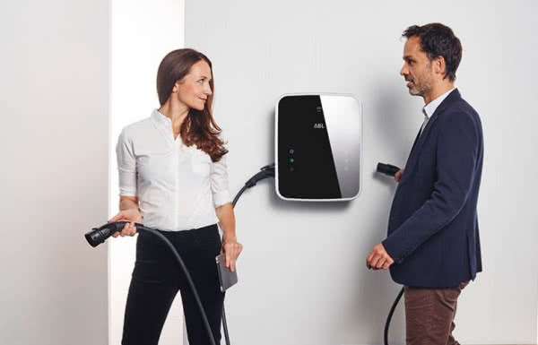 Dwustanowiskowa stacja ładowania pojazdów elektrycznych eMH3 TWIN 22kW